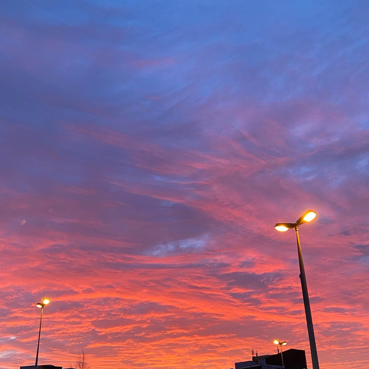tans92x's tweet photo. Pretty skies 🌌 😍 https://t.co/MCemrPJaBg