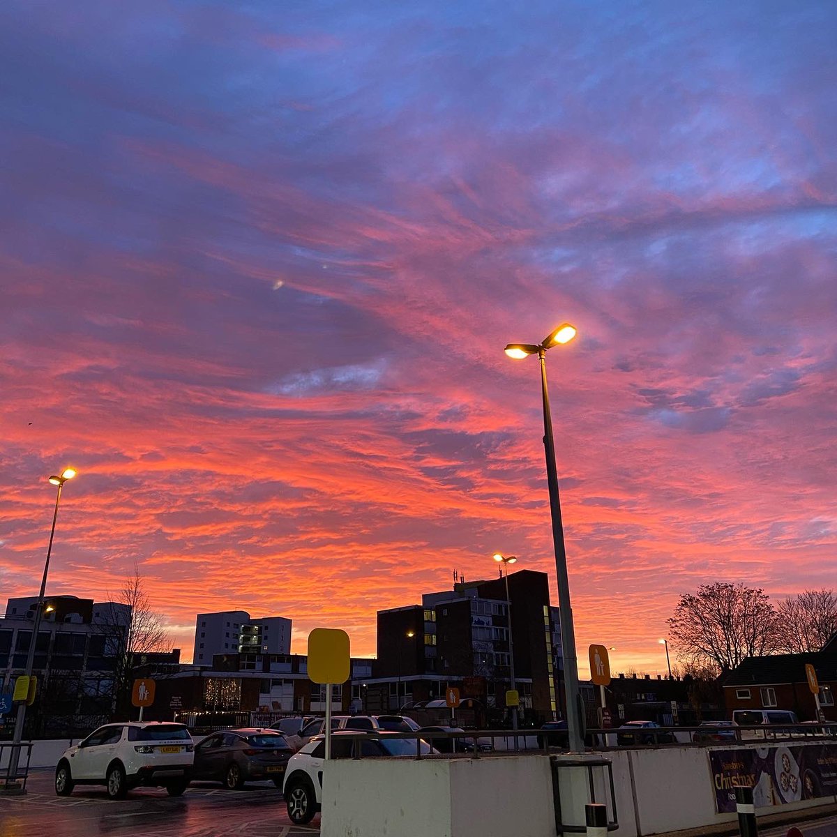 tans92x's tweet photo. Pretty skies 🌌 😍 https://t.co/MCemrPJaBg