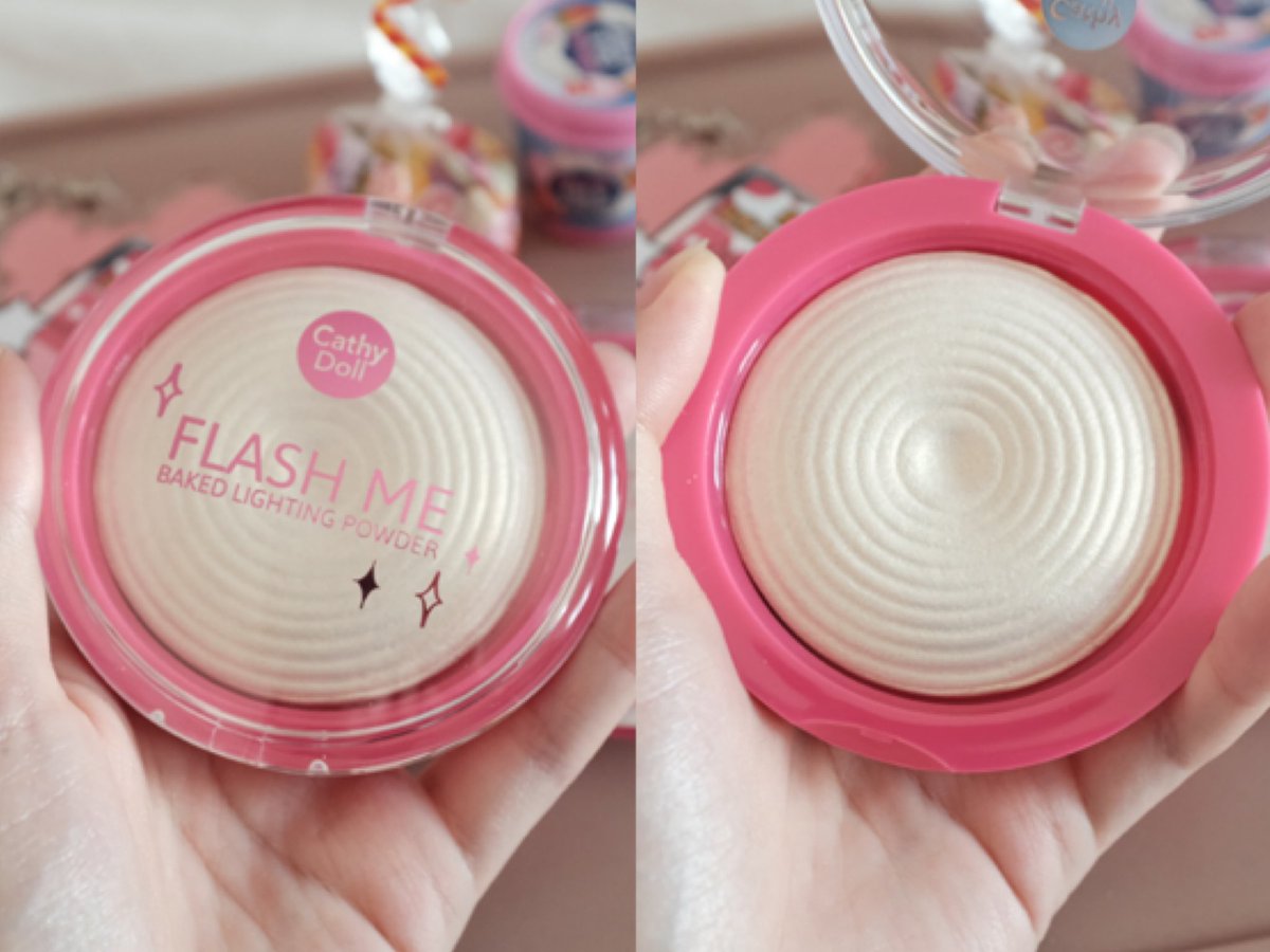 Viviennewonder's tweet photo. นี่จ้า ไฮไลท์ Cathy doll Flash me Baked Lighting Powder ดังไกลถึงเกาหลีแล้ว แม่ Pony หยิบมาสวอชโชว์ในไลฟ์ แล้วนี่ลองใช้เบอร์ 02 ผิวเงาฉ่ำมาก พิกเมนท์นางแ���่นสุด บิ้วด์ได้เลยใครชอบแน่นปั๊ว หรือผิวๆ โกลว์ๆ ก็ทำได้ ที่สำคัญติดทนมาก ถ่ายรูปออกมาหน้ามีมิติสุด เลิฟ https://t.co/1p6nsEZcXb