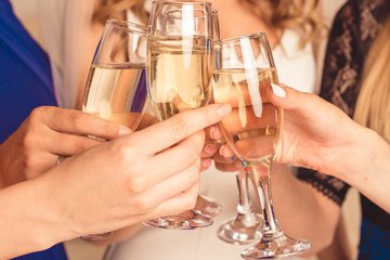 December ✨
De Aithra Kerstbijeenkomst staat voor de deur: donderdag 12 dec a.s. is het al zover! We gaan netwerken en proosten in de Belcrum watertoren.

Heb jij je al aangemeld? We hebben al een mooie gastenlijst, incl introducee en nieuwe leden!

👉 aithra.nl/event/kerstbij…