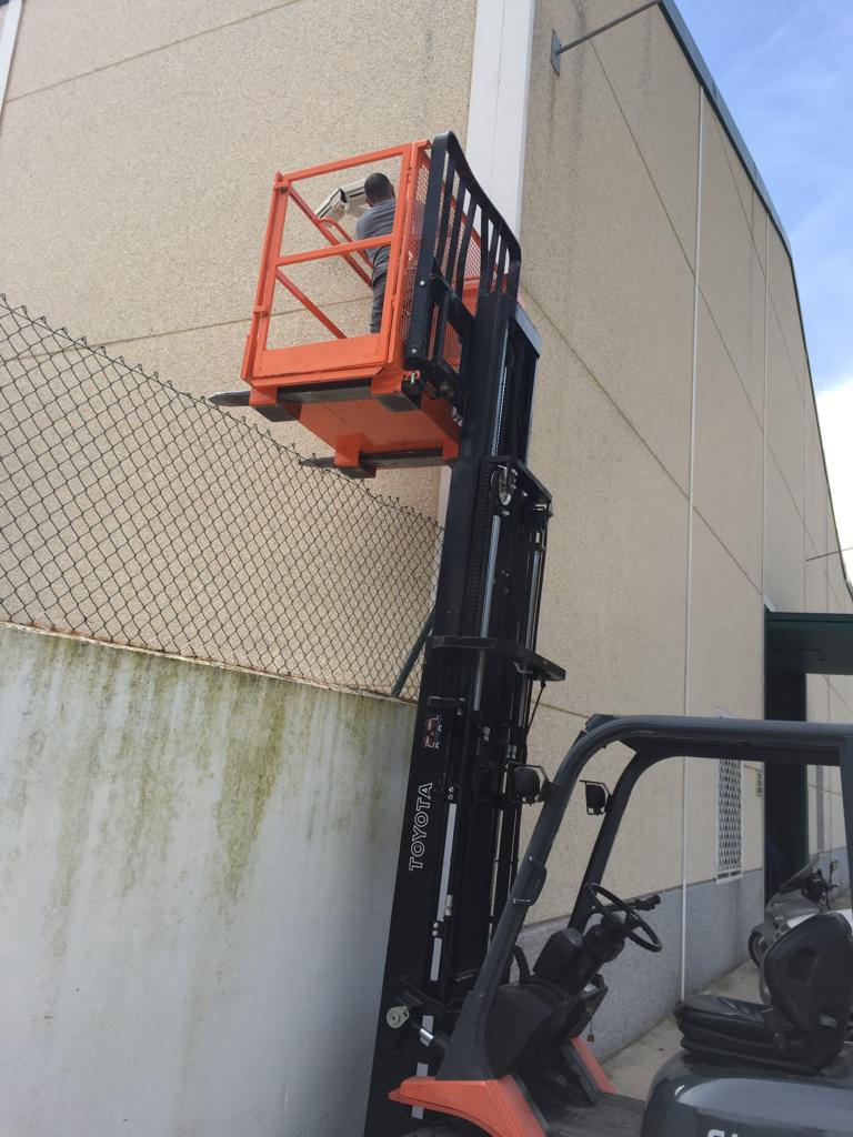 mrpcinformatica's tweet image. Instalación de #cámaras de videovigilancia en la nave del Ayuntamiento de #Benahavis.

📞 +34 951 969 033
 💡 bit.ly/2tx1bML 

#MRInformatica #Marbella #Informática #Technology 
#CamarasIP #SistemadeVideovigilancia