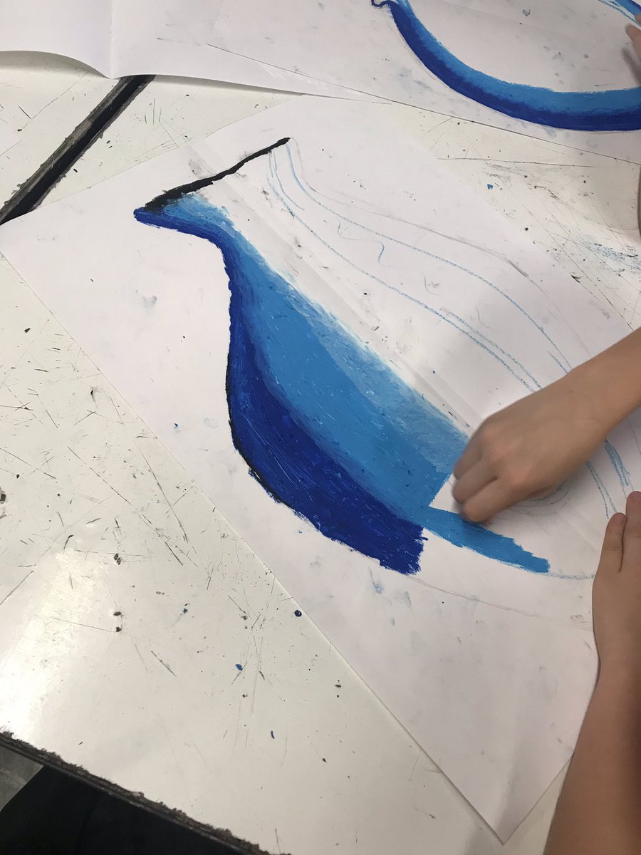 Art_bchs's tweet photo. Creating giant oil pastel monochromatic vase drawings with year 7 🎨 #LifeAtOsborne #loveBCHS #LoveArt https://t.co/j6RzB5hiTV