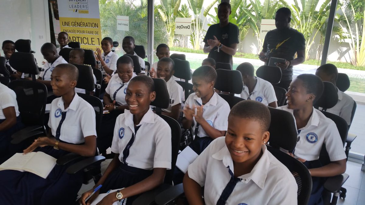 sidibesalif225's tweet photo. Visite d'ange Digital Academy avec 60 élèves du Lycée jeunes filles de Yopougon : quiz, jeu, présentation de la marque employeur...But : connaître la structure d'une entreprise comme Orange et se projeter avec confiance et ambition #JMEC #JMECCI @DL_Community https://t.co/QBMn7yYj0S