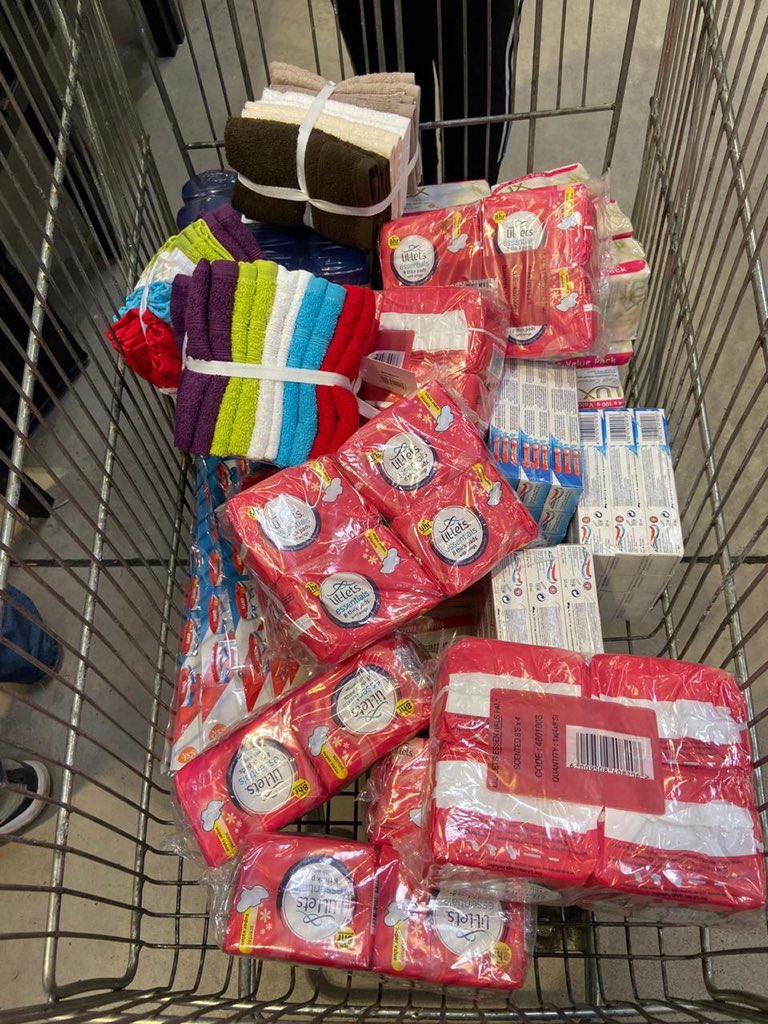 MotseoConnie's tweet photo. #floodingintshwane It's not how much we give but how much love we put into giving.😇😇 God bless you families that are affected by the rain #Floods #MamelodiFloods . We will be at Mamelodi donating sanitary and food for the affected families https://t.co/kqCpc4df1Z