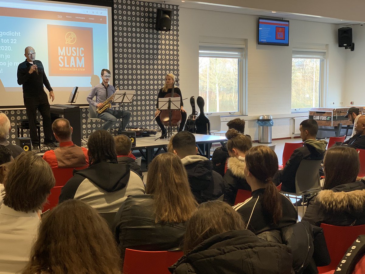 Gyzlene's tweet photo. Tijdens de #vrijheidstour op @AlbedaMBO kunnen studenten ook deelnemen aan #Spokenword wedstrijd #Musicslam we verbinden hiermee klassieke muziek met hedendaagse muziek en het thema #75vrijheid op 22 april is de finale in de doelen met onze studenten op het podium. #burgerschap https://t.co/XynZiP5oUU