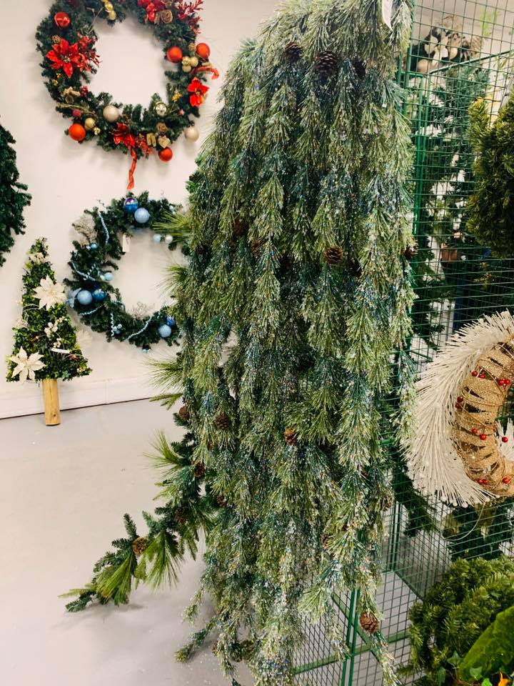 plantersuk's tweet photo. We’re reducing prices this Christmas, it's still not too late ⛄️
🎄 Crystal Garlands for £9.99 ✅
Pop into our showroom or call 01482 580055 to get this offer ☎️ https://t.co/T317Ll54PT