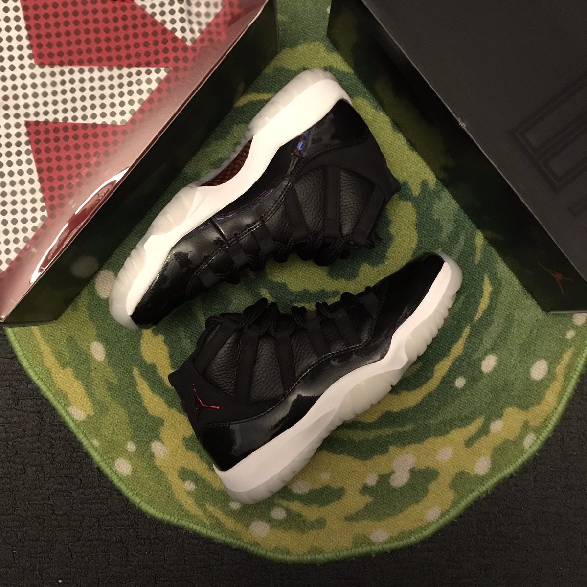 Jumpkickss's tweet photo. Sz 8. $255 shipped. Worn Once. DM Offers. @CopThese @Deadlaced @RetailTuesday @MicNice @sneakerchief23 #RetailTuesday https://t.co/UIcvDuteHO