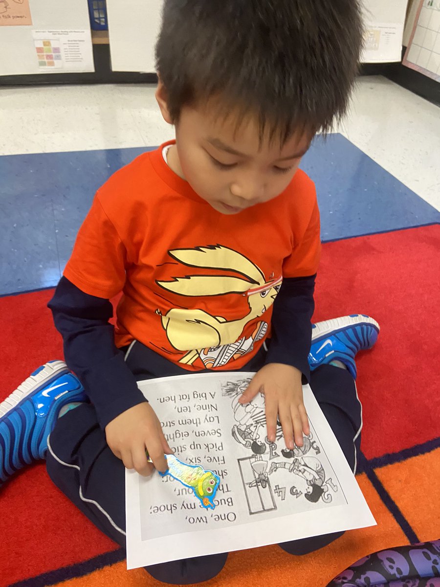 MrsNedwick's tweet photo. Using our pointer powers! #edgewoodproud https://t.co/TwWnCq8SI6