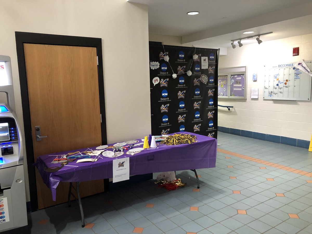 FBUGriffins's tweet photo. Come on over to the DSAC today for You Are Worth It Day! Get some snacks, picture taken for SAAC points and a chance to win a gift card! #SoarHigher https://t.co/TWXxnTTOuY