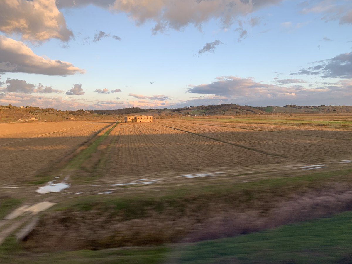 charlieisaacs's tweet photo. Don’t you hate it when you look up from your laptop and get distracted by a beautiful painting? #Dreamjob #TrainToRome @salesforce https://t.co/O13oTAx3yi
