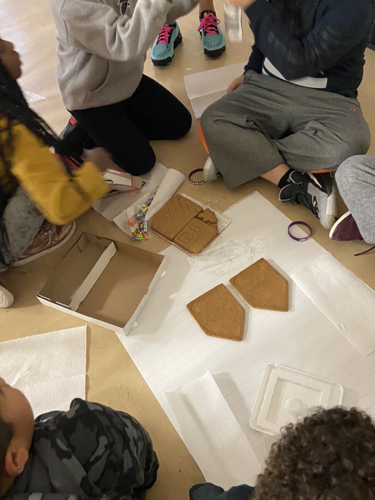 RedOakElemen's tweet photo. Students at Red Oak engaged in learning! #CelebrateLearningInHCS #ExpectExceptionalHCS #redoakready https://t.co/lAG5iLa8Pn
