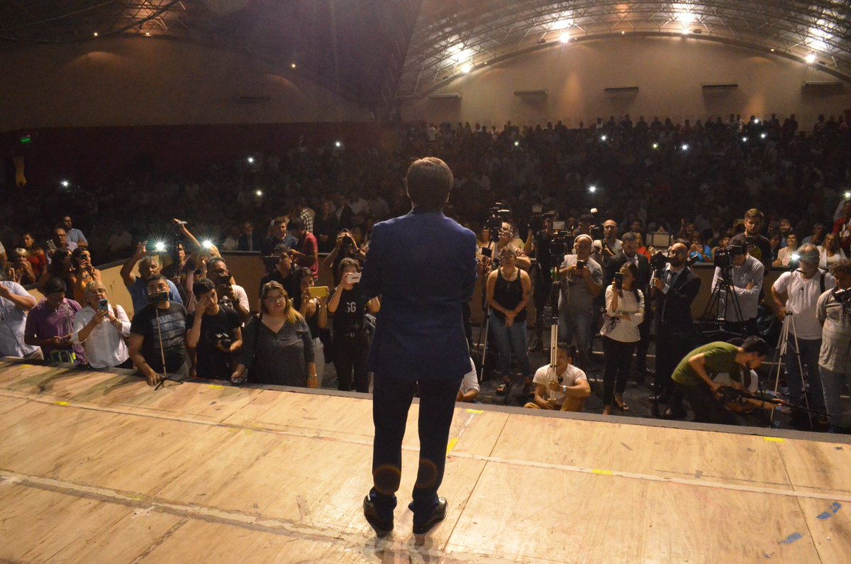 GustavoPorChaco's tweet photo. 👉🏻 Con mucha emoción, orgullo y responsabilidad asumí como Intendente de Resistencia

Quiero decirles a todos los vecinos que acá tienen un servidor que siempre va a escucharlos y trabajar por y para ustedes y para mejorar juntos nuestra hermosa #Ciudad

#GustavoIntendente https://t.co/SaNpW3v0pl