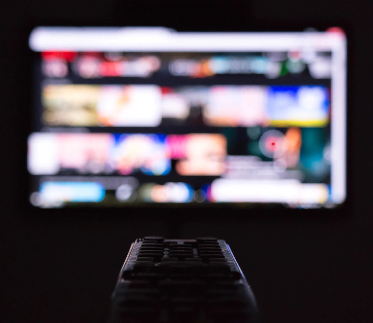 DasMedienZentrm's tweet photo. REVOLUTION audio-visuell: Nico Hoffman, Ufa-Gruppe, sieht bei Privaten viele neue Programme, da einzige Chance, im neuen Streaming-Markt zu bestehen. Große Hoffnung für ihn bei Parallelität von Streaming und linear-TV Jüngere und Ältere anzusprechen. #faznet #EuropeanRadioShow https://t.co/9i9P8eRMiy
