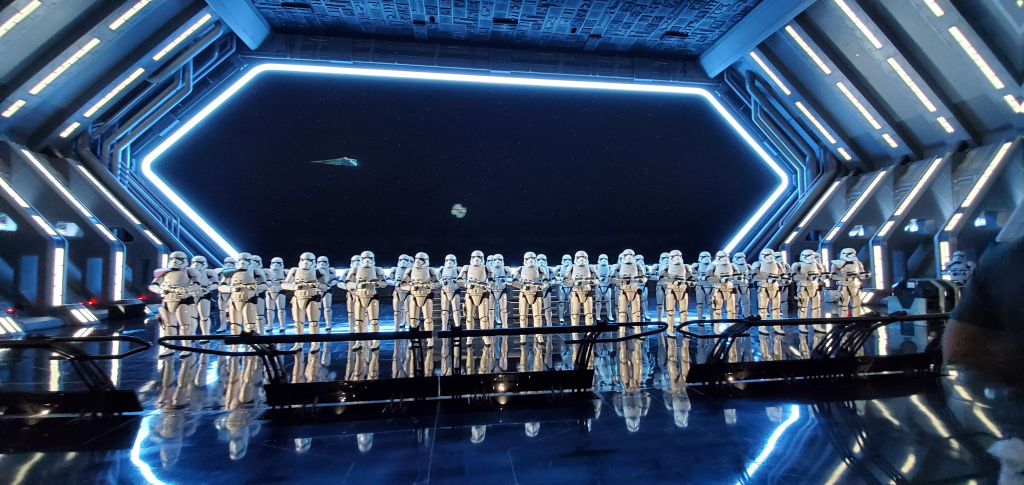 roxi_mouse's tweet photo. Rise Of The Resistance – Boarding Group Information https://t.co/9Y4kotzxMy https://t.co/VBiWBoczQ7