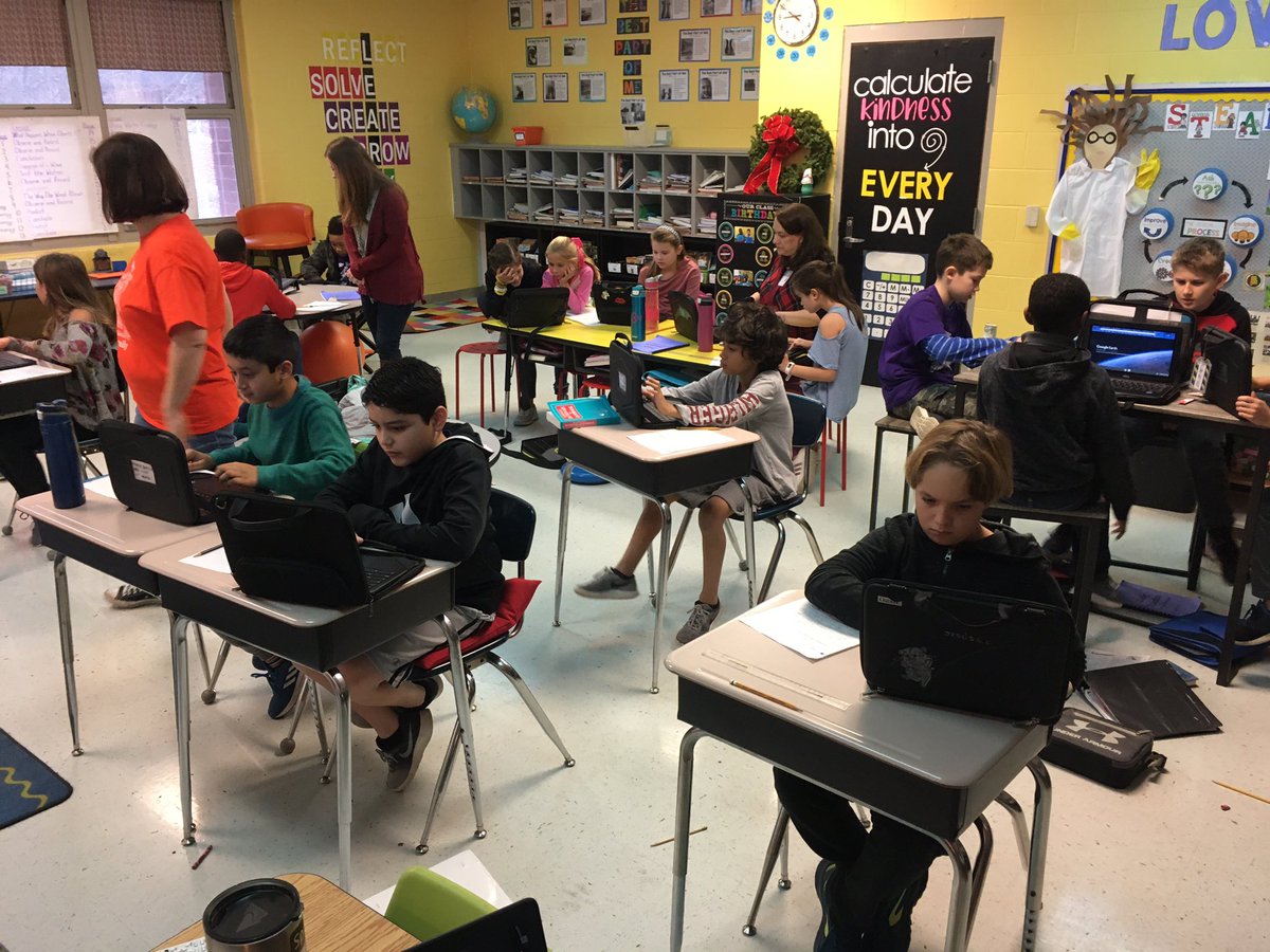 jrichardson30's tweet image. Teaching these @HooverSchools 4th graders how to create #EarthStories w @googleearth! Can’t wait to see what they create! #Explorersmindset #EarthEveryday @EarthOutreach