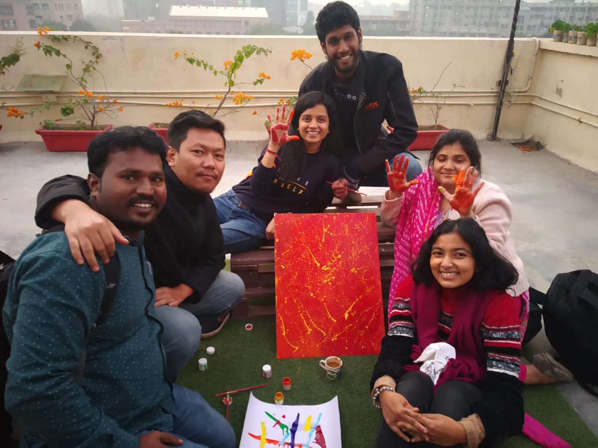 ISDM_ORG_IN's tweet photo. Colours for all. No one owns any colour, yet every colour belongs to all.
Painting the world with the colours of #kindness, #love &amp; #compassion. Self-expressing and using colours to paint our hearts out! 
#LifeAtISDM #SelfExpression #orangetheworld https://t.co/EEGHwsFHqg
