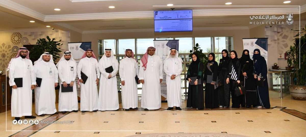 تسلَّم معالي مدير جامعة أم القرى الأستاذ الدكتور عبدالله بافيل التقرير السنوي لِـ @Fams_uqu واطلع على التقرير الذي وثّق منجزات الكلية من جميع النواحي، ورؤية ورسالة القسم وأهدافه وأثنى معاليه على الجهود المبذولة من قبل عمادة الكلية، شاكرين له دعمه المتواصل والمستمر للكلية ✨