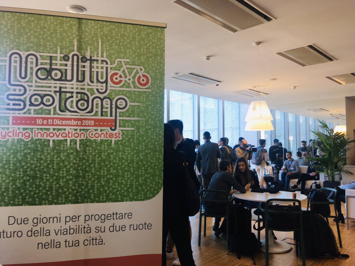 liguriadigitale's tweet photo. Giovani menti alla ricerca dell’idea perfetta per rivoluzionare il trasporto in bici a Genova: è partito il #MobilityBootcamp!💡🚲
Liguria Digitale è sempre felice di accogliere ragazzi motivati e pronti a mettersi in gioco per il futuro della città! https://t.co/VoXXy02X0x