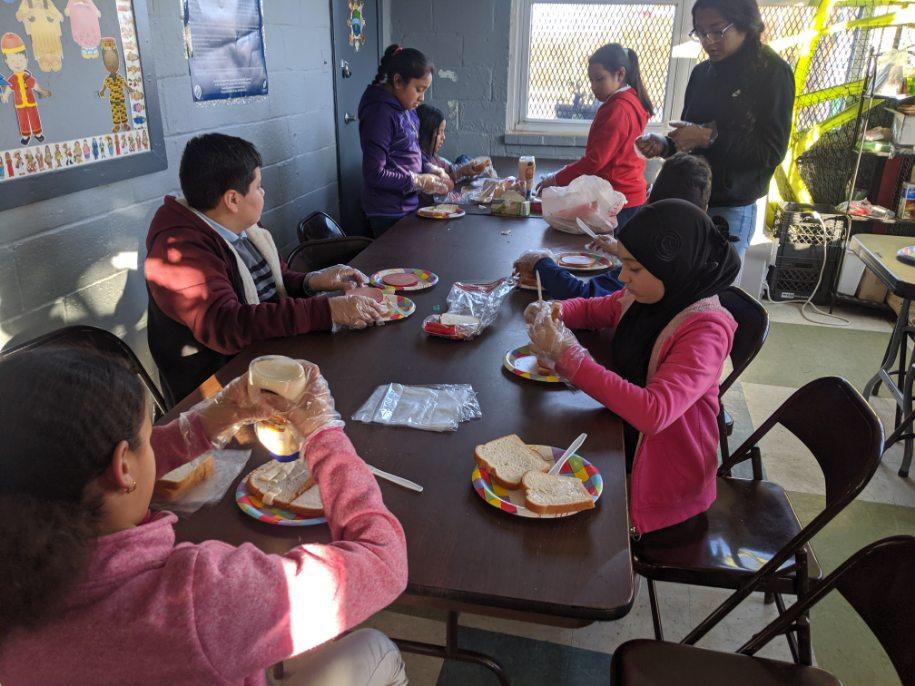 DmvPal's tweet photo. 🗣WE HAVE THE BEST PAL KIDS IN THE WORLD 

The kids at #JosephLeeRec spent their free time preparing meals &amp; writing letters of #encouragement for the homeless in their community😭👏

We’re so proud to have #PALKids truly dedicated to helping their community💙 

#DMVPAL #WeArePAL https://t.co/44UmfRcrcE
