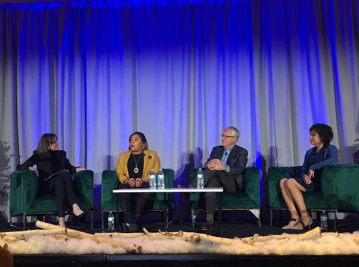 FeedAndGrainMag's tweet photo. JoAnn Brouillette, @NGFA Second Vice Chairman; Mia Farrell, Asst. Dean & Dir. for Diversity, University of Kentucky; Dave Hoogmoed, EVP @LandOLakesInc Purina Animal Nutrition; Megan Weinberg, VP #Bunge North America, speak on a panel about diversity in the #grain industry. #CEC19 https://t.co/REURW7hfBt