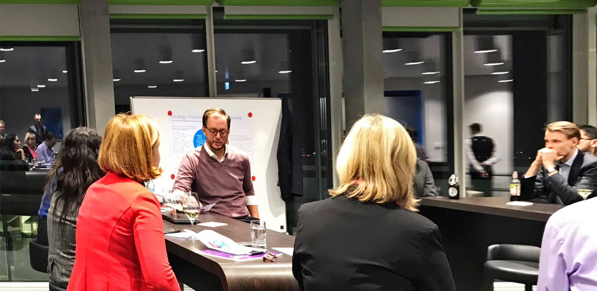 UniperGermany's tweet photo. Thema bei unserem gestrigen, traditionellen #AfterWorkTalk war #LNG &amp; dessen Rolle in unserer Zukunft!
C. Stuckmann erläuterte, warum #Gas Teil unserer #DNA ist &amp; wie es einen wichtigen Beitrag zur #Versorgungssicherheit leistet. 
Mehr Infos zum Thema LNG: https://t.co/r1p1owPToh https://t.co/2JXmee3dwu