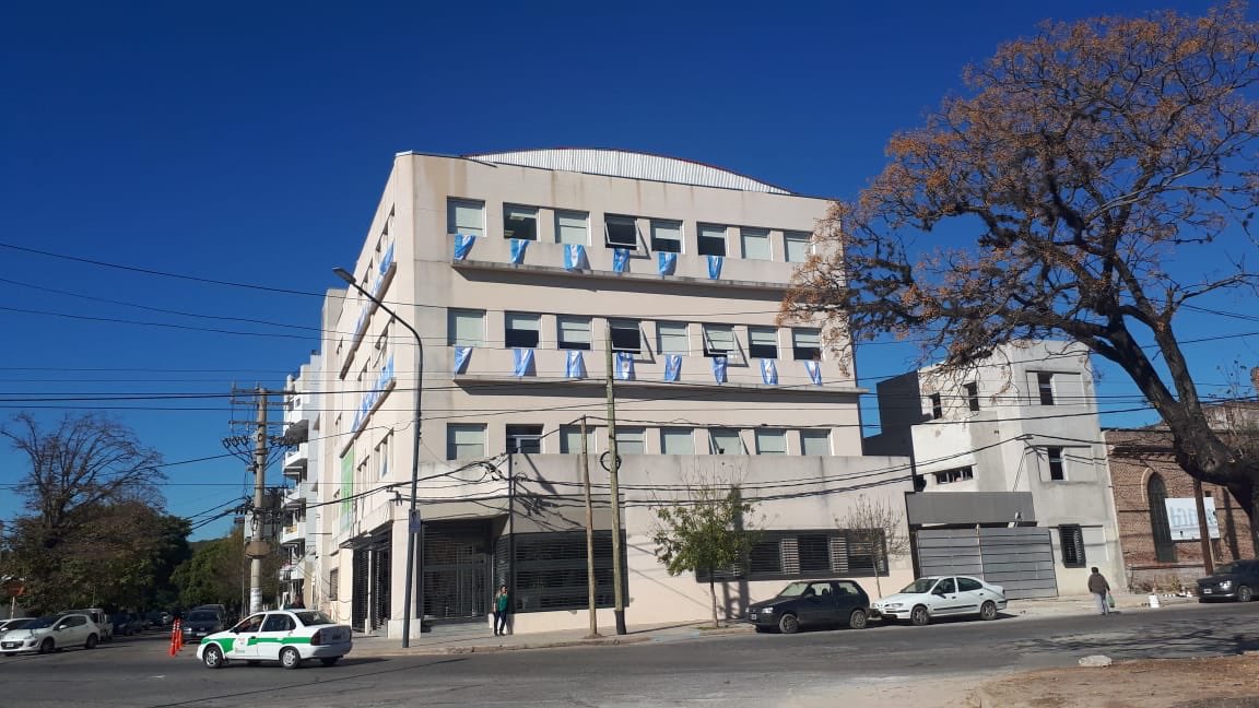 Hoy 10 de diciembre celebramos la reinstauración de la democracia. Recordamos a Raúl Alfonsin, y culminamos una transición democrática y republicana, como hace 100 años que no sucedía. Respetando la institucionalidad del proceso. <a href="/mariuvidal/">María Eugenia Vidal</a> <a href="/mauriciomacri/">Mauricio Macri</a> <a href="/TrabajoPBA/">Trabajo PBA</a>