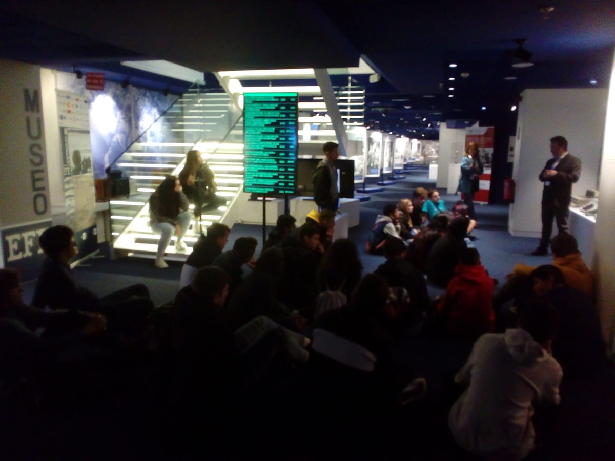IesMMolina's tweet photo. Alumnos de #3ESOC y #PMAR visitando el #MuseoAgenciaEFE https://t.co/zqw9Kxg0Q9
