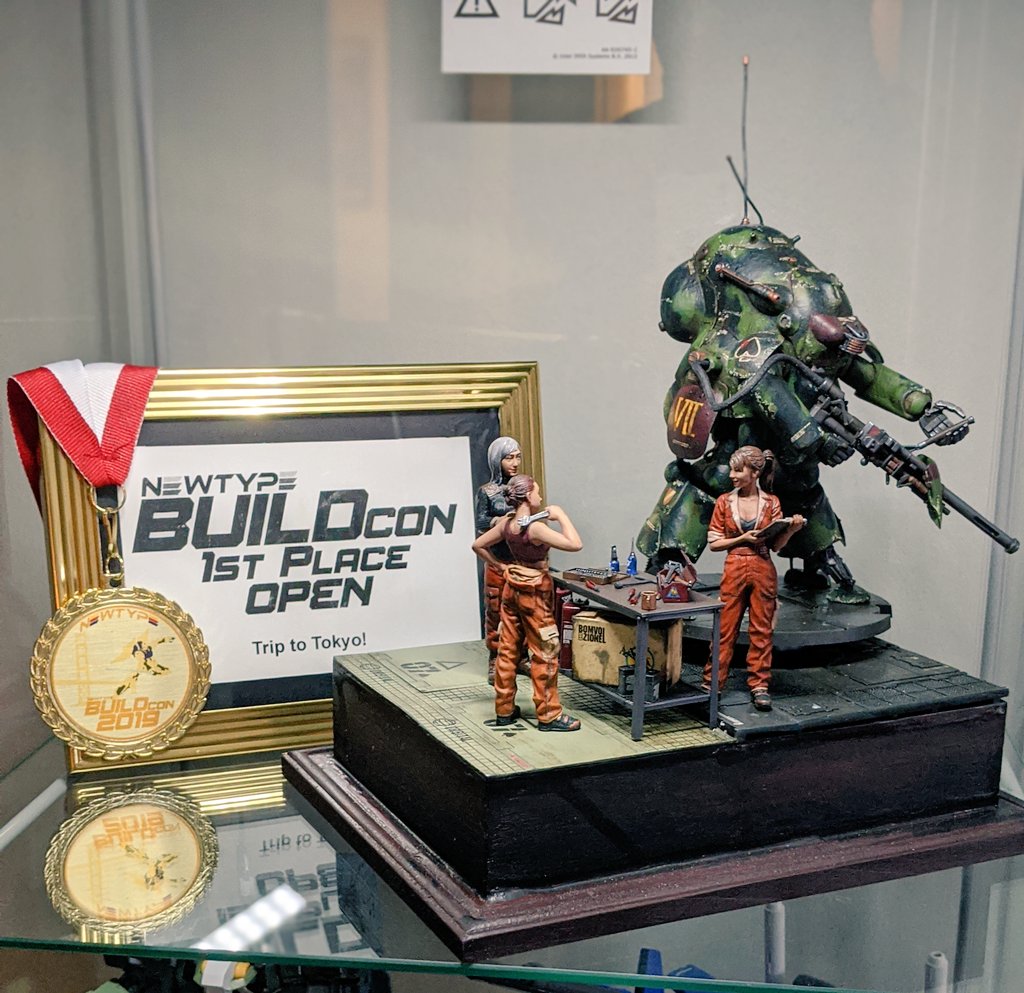 MSkyerzz's tweet photo. I'm trying to be better about celebrating my success, so I set up the top shelf of my cabinet as an exercise in that. I'm honored to have been awarded 1st place @newtypehq first Convention.
#maschinenkrieger #hobby #diorama #mecha #paintonplastic #completedbuild #selfconfidence https://t.co/AkcjmnCqD3