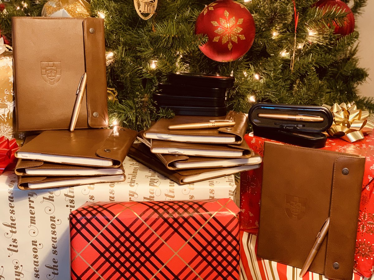 SBTSalumni's tweet image. A better combination than hot chocolate and marshmallows—an @SBTS embossed leather journal and a merry &amp;amp; bright gold fountain pen. RT and follow to win 1 of 9. #SouthernforLife