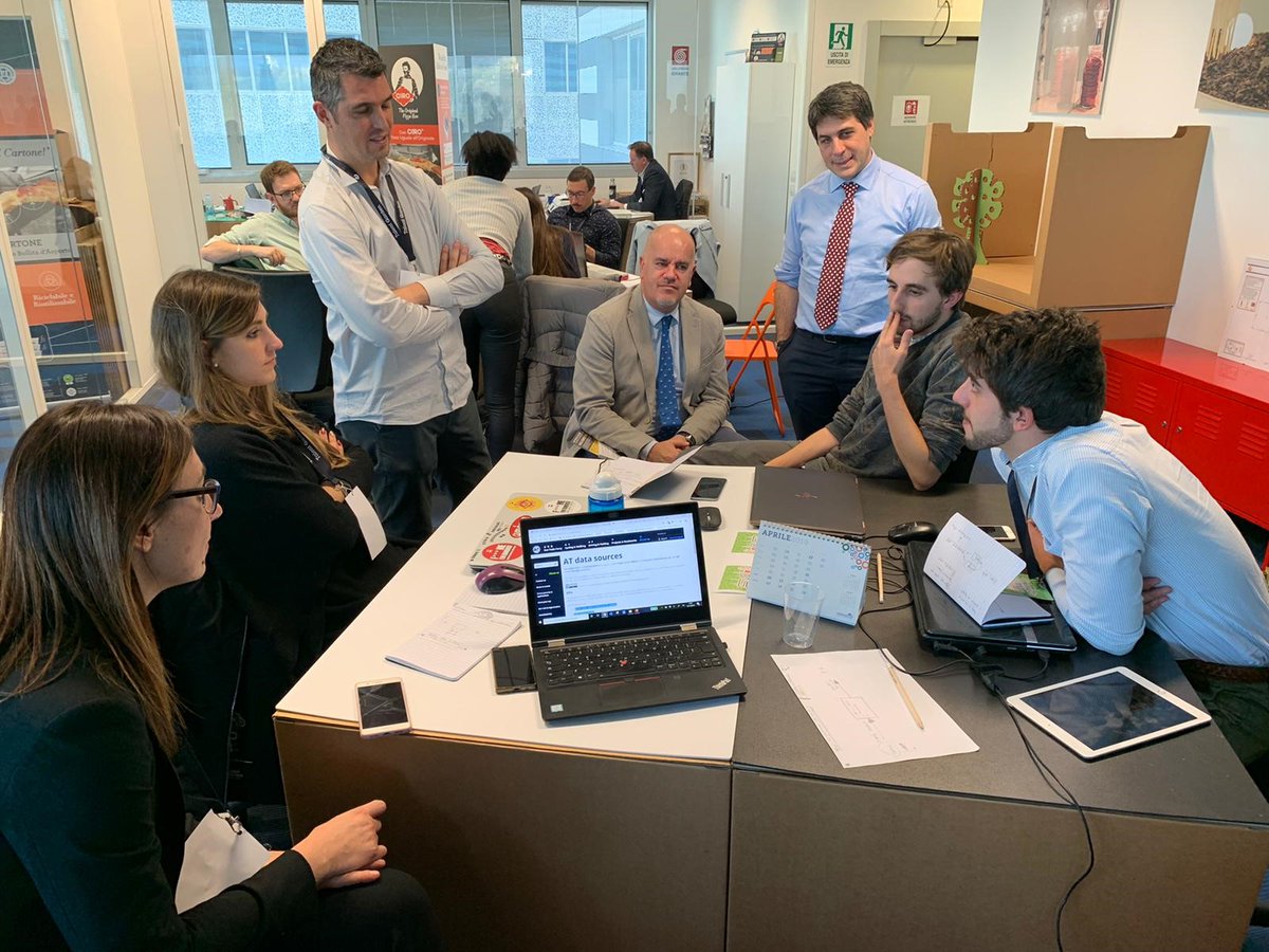 ERGnow's tweet photo. Al #MobilityBootcamp 2019 la nostra esperienza di #BikeatWork 🚴‍♀️🚴‍♂️come contributo nel primo concorso di idee di @GenovaMetropoli e @TalentGardenit dedicato agli studenti universitari per creare una nuova concezione di mobilità ciclabile per #Genova #TAGGenova https://t.co/Ek9u5YBIR7