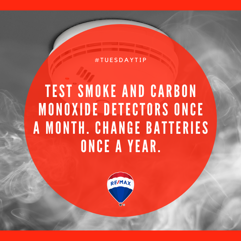 remaxlegend's tweet photo. #TuesdayTip

The risk of a house fire increases drastically around the holidays due to added hazards (decorations, dry trees, faulty lights, heaters, etc). Stay safe this holiday season by taking preventative measures and ensuring all your smoke detectors are fully functioning! https://t.co/cTh6w0felh