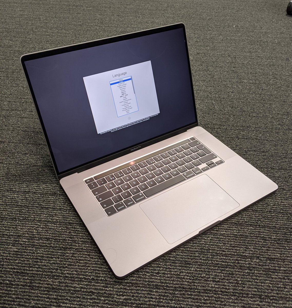 #early #christmas at #livesport 😉. #macbookpro16 will keep me busy this weekend 😁