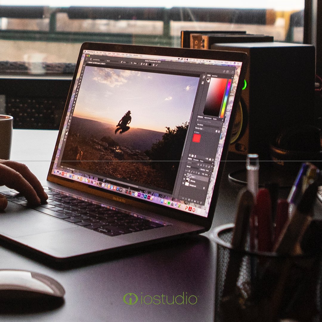 iostudio's tweet photo. Where does strategy stop and creativity start? That’s a question for our next #SeniorArtDirector. If you’re ready to answer and have the experience to lead a team of talented designers, apply now. https://t.co/CMfybFl2Zd

#iostudio #hiring https://t.co/sDWiAulnL1