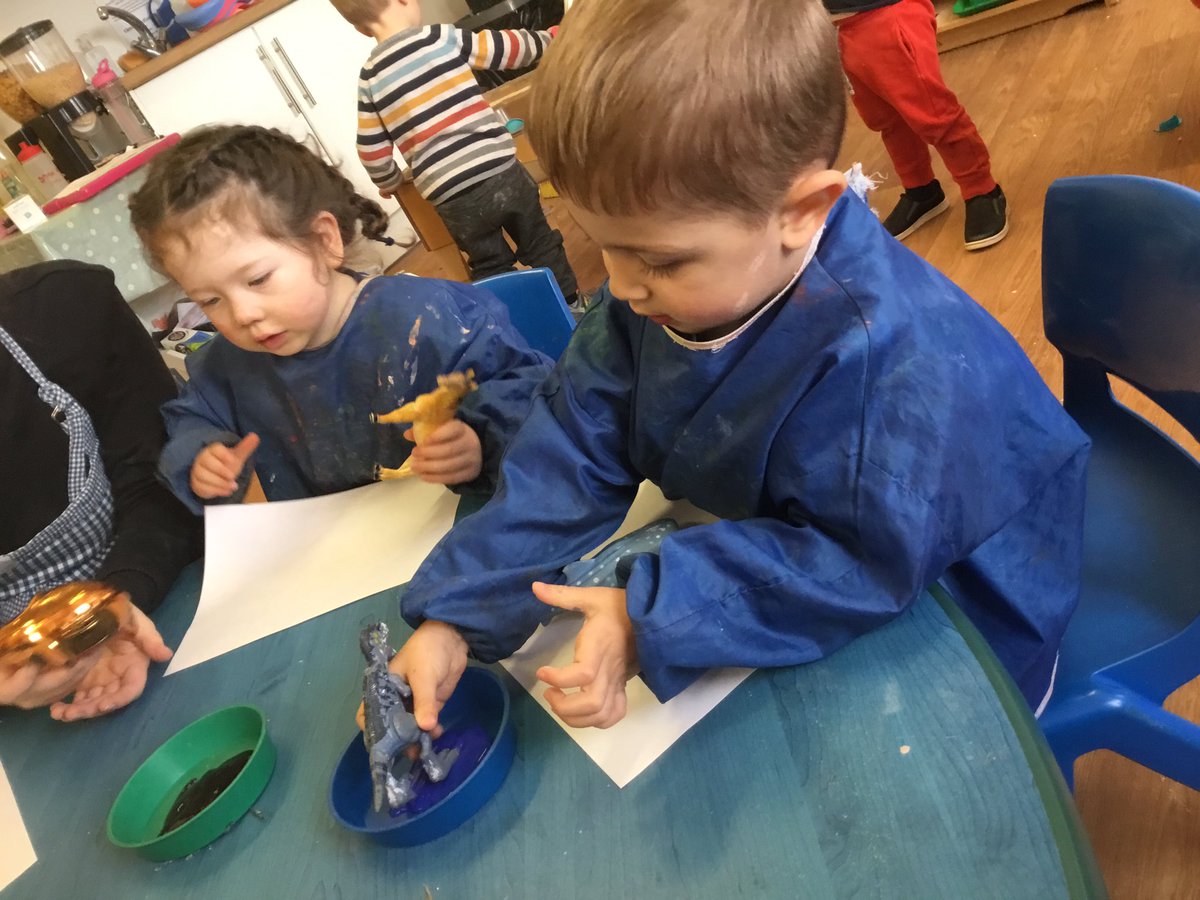 snapkeynsham's tweet photo. Today in Butterflies, the children were exploring different colours by choosing the coloured animal and then matching it with the same coloured paint! #exploringcolours #animals #sharing https://t.co/wCLrSYmBwA