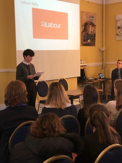 MSJ_HistPol's tweet photo. Candidates for our mock election on Wednesday have emerged unscathed following some vigorous questioning at the hustings! @MalvernStJames @MSJ_Head https://t.co/mlChXbFdd9