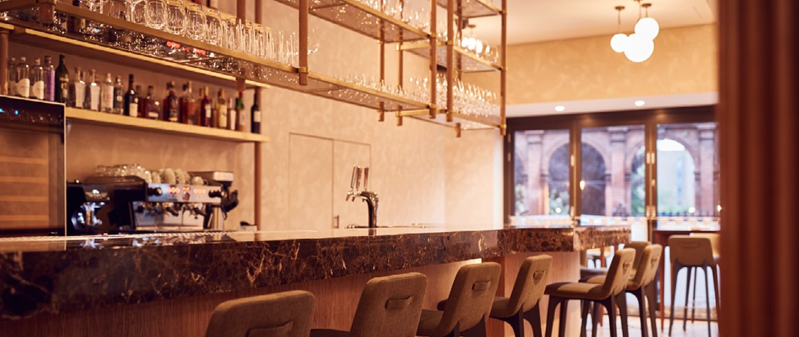 TeamLondonBdg's tweet photo. 🎅📣 Take your TLB #DealCard along to the fabulous Trivet Bar this December and enjoy a free glass of sparkling wine when you spend £20 or more on the Bar Menu 🥂 → https://t.co/Z7GGX1rbDO #SE1 #atlondonbridge https://t.co/ZRVNLjo44a