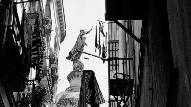 PhotographicSV's tweet photo. Hoy os esperamos 🥂 en #HotelCasaVolver (La Rambla, 129), donde nuestro socio @VenturaDurall estará presentando su obra hasta las 21h, dentro de la exposición colectiva “Barcelona Street Photography”, donde exponen cuatro socios de la Fundación 📸 https://t.co/YABJwxwB4z https://t.co/wtNAPOPhBZ