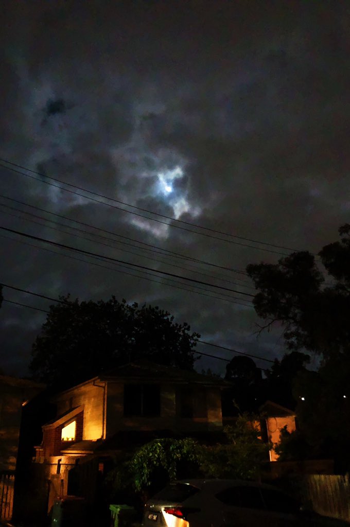Waddling home after work, flicking through my playlists, the moon is always a happy sight when i can catch her.