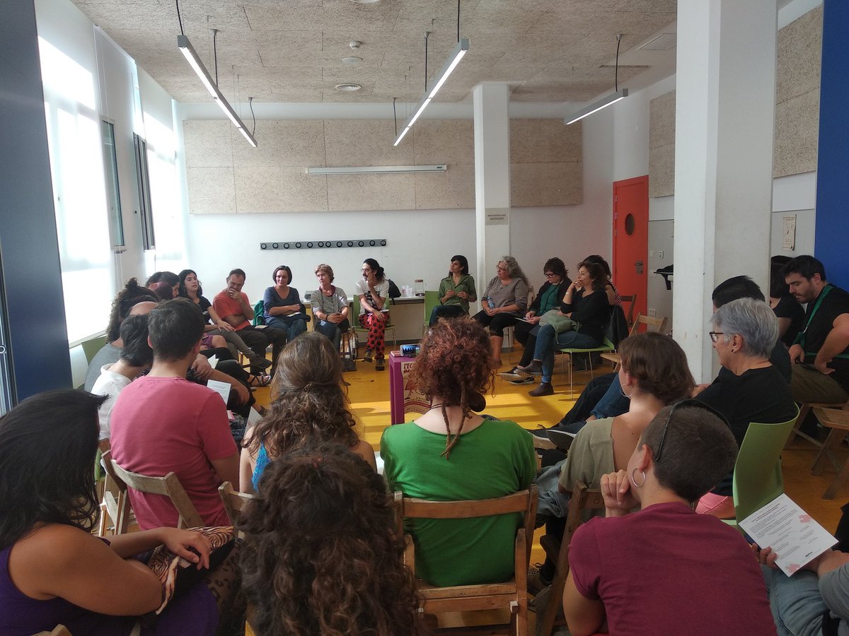 etceteres's tweet photo. Fer una xerrada a la #FESC19 sobre #miradacomunitària amb les companyes de @nusosSCCL, @ComunitariesBCN, participants i en @jotaemi no té preu...
Publicar-ne un article amb els #aprenentatges de totes a la web del @GrupEcos, tampoc!🔎https://t.co/NMXZmygMzp
#ensmolalocomunitari https://t.co/iZPgPEMjpF