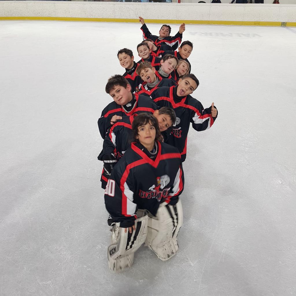 hcgladiators's tweet photo. Spettacolo a TorrePellice. La nostra U9 vince il Trofeo Ciaz battendo in finale gli svizzeri dell @IcehockeyAscona . Grazie a @HcValpellice per magnifica organizzazione e agli amici che hanno passato questa meravigliosa avventura con noi #hockey #hockeykids #sportvda https://t.co/FdZkeugSHp