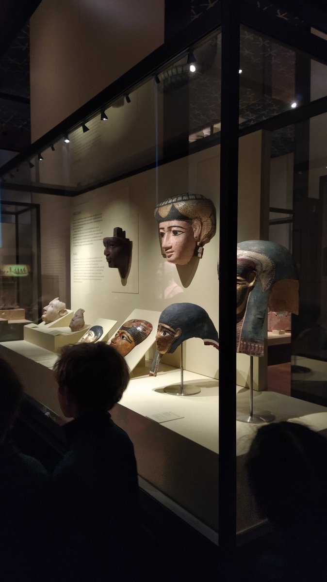 IreCastilloHBS's tweet image. Disfrutando en el museo y aprendiendo mucho de momias y del antiguo Egipto. Sorprendiditos se han quedado de todo lo que ya sabíamos!!! @HBSTORREJON  #museoarqueologico #secondgrade #Egipto @EvaShbst
