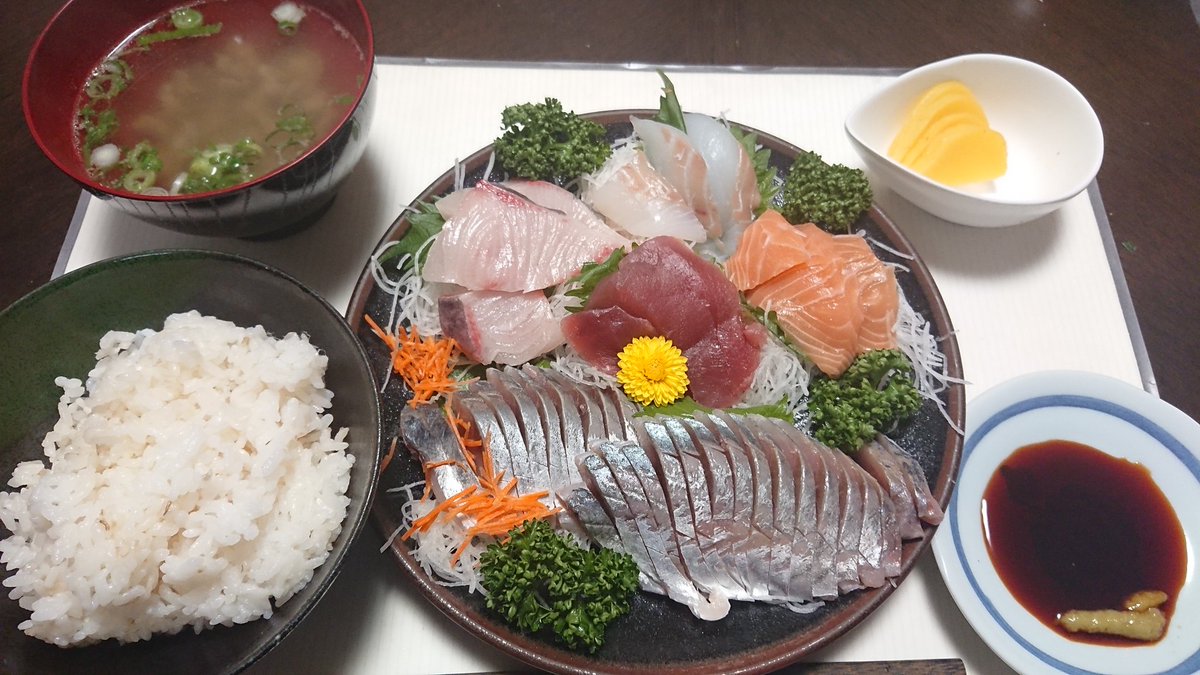 天然居士 En Twitter 晩ごはん お刺身盛り合わせと鶏砂肝のスジのお吸い物 スーパーの値引き品やけどコチ マゴチ が入ってるのが高ポイント 今年は釣れんかったなあ 来年こそは 天然居士 En Twitter 晩ごはん お刺身盛り合わせと鶏砂肝のスジのお吸い物 スーパーの値引き品やけどコチ マゴチ が入ってるのが高ポイント 今年は釣れんかったなあ 来年こそは