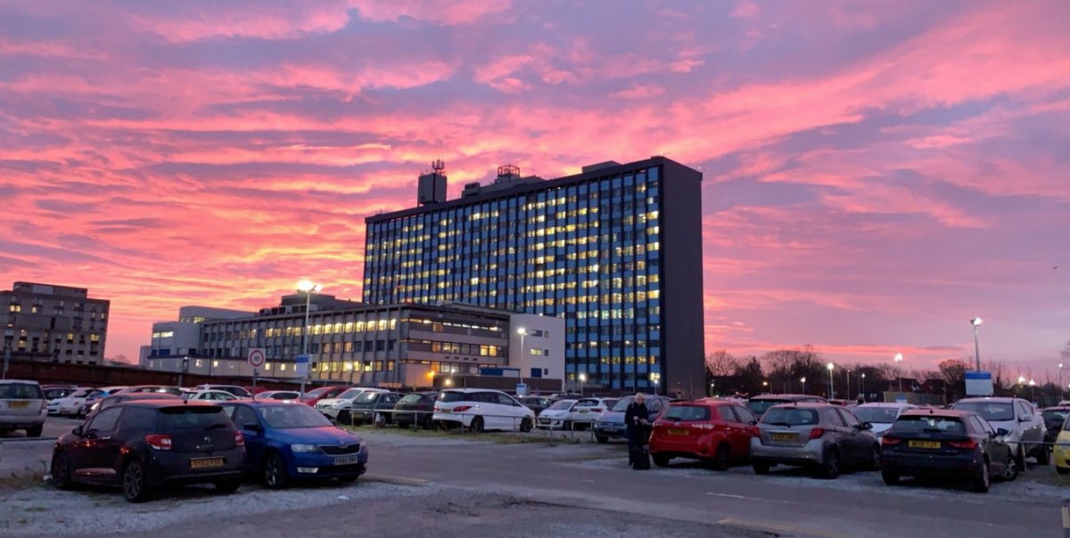 AngusMc_'s tweet image. Managed to catch some scenic skies over Hull Royal this morning
