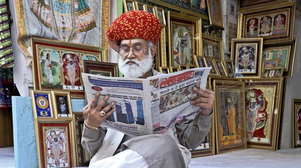 IndianDiplomacy's tweet photo. Do you want to know how a community of artists in Rajasthan have kept an ancient art legacy alive ? 

Find out ➡️ https://t.co/xrdIfE4Ht2

#IndiaPerspectives #cultureofindia #IndianHeritage https://t.co/DWHFXiPhoH