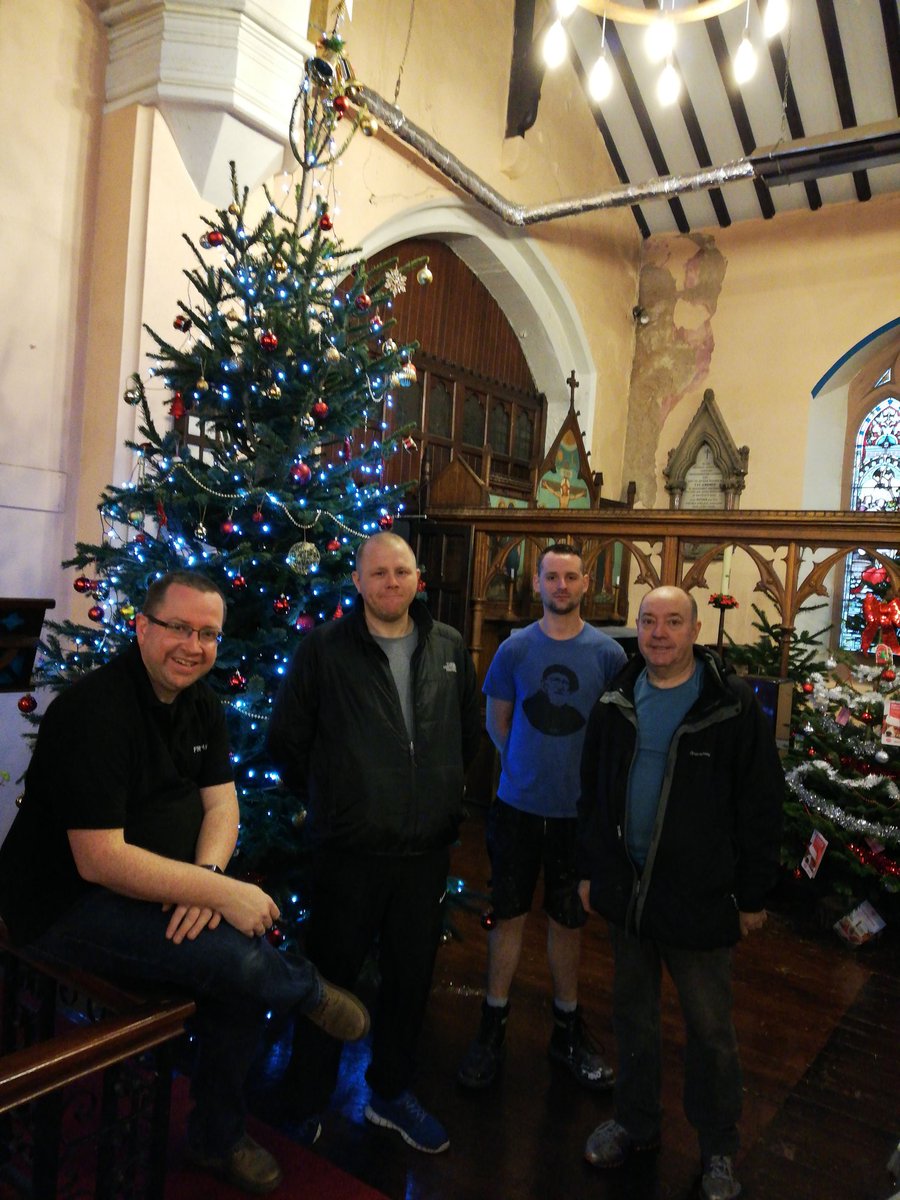 gill_nettleton's tweet photo. Great act of solidarity today from #TeamEmmaus to support @MossleyParish in preparation for #followthestar event. To support our community @emmausmossley 💚 Thank you @RevDavidWarner 👏 #ChristmasTree #Emmaus #charitytuesday #festivefun https://t.co/eADuhiKTkd