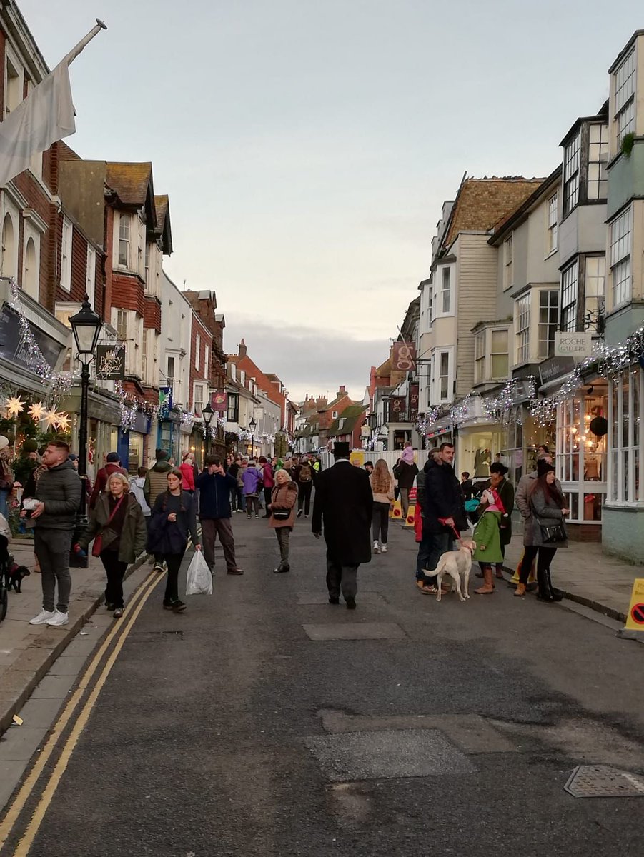 Rye high street last Saturday. Lots of interesting shops, all with great enticing windows, fantastic customer service, events and competitions all over the place to get customers into every corner of the town. Well done Rye!

#ryechristmasfestival #highstreets #independent