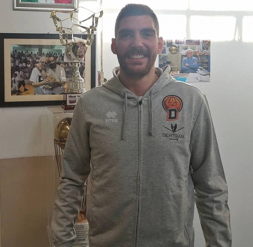 DerthonaBasket's tweet photo. Gli ultimi aggiornamenti sulle condizioni di #MatteoFormenti.
#AndreaCasella aggregato agli allenamenti della prima squadra 🏳️🏴
👉👉 https://t.co/jRwNXOvOv3
#bertramderthona | #goderthona | #LNP | #LaNostraPassione https://t.co/vKhlLu8BVQ