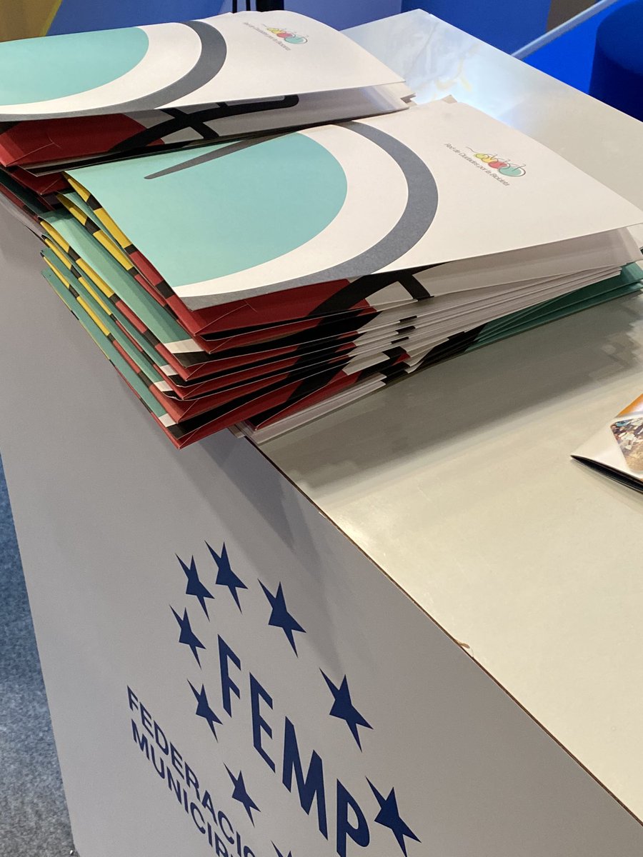 grpinnovaris's tweet photo. Hemos estado conociendo la Red Española de Ciudades por el Clima y la iniciativa de la Red de Ciudades por la Bicicleta con la #FEMP en la #COP25, además de acercarnos al proyecto #INNpulso al que alguno de nuestros clientes se quiere sumar. #ODS #innovacionsocial #impactosocial https://t.co/hwhewDIAuT