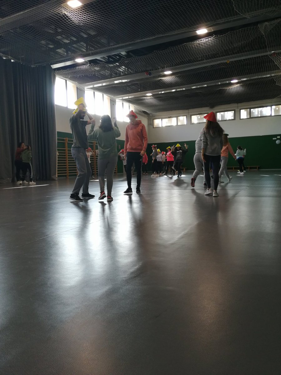 adri91190451's tweet photo. Hoy la clase de 1° de Magisterio Infantil, ha realizado una clase de #EducaciónFisica con el grupo #IncluyeInserta en la Facultad de Educación. Una experiencia muy gratificante para ambos grupos, deberia de llevarse a cabo más amenudo. @JuanCarlos_EF https://t.co/VmYrtcWGQg