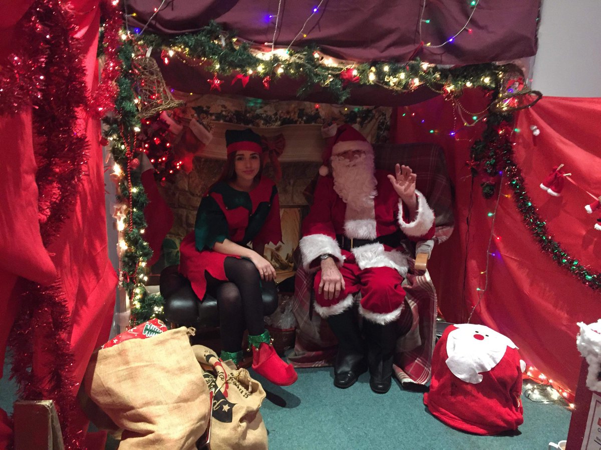 GreatOaksHosp's tweet photo. Ho Ho Hospice Walk with #Santa and his helpers. https://t.co/QBaVoI2HMT
